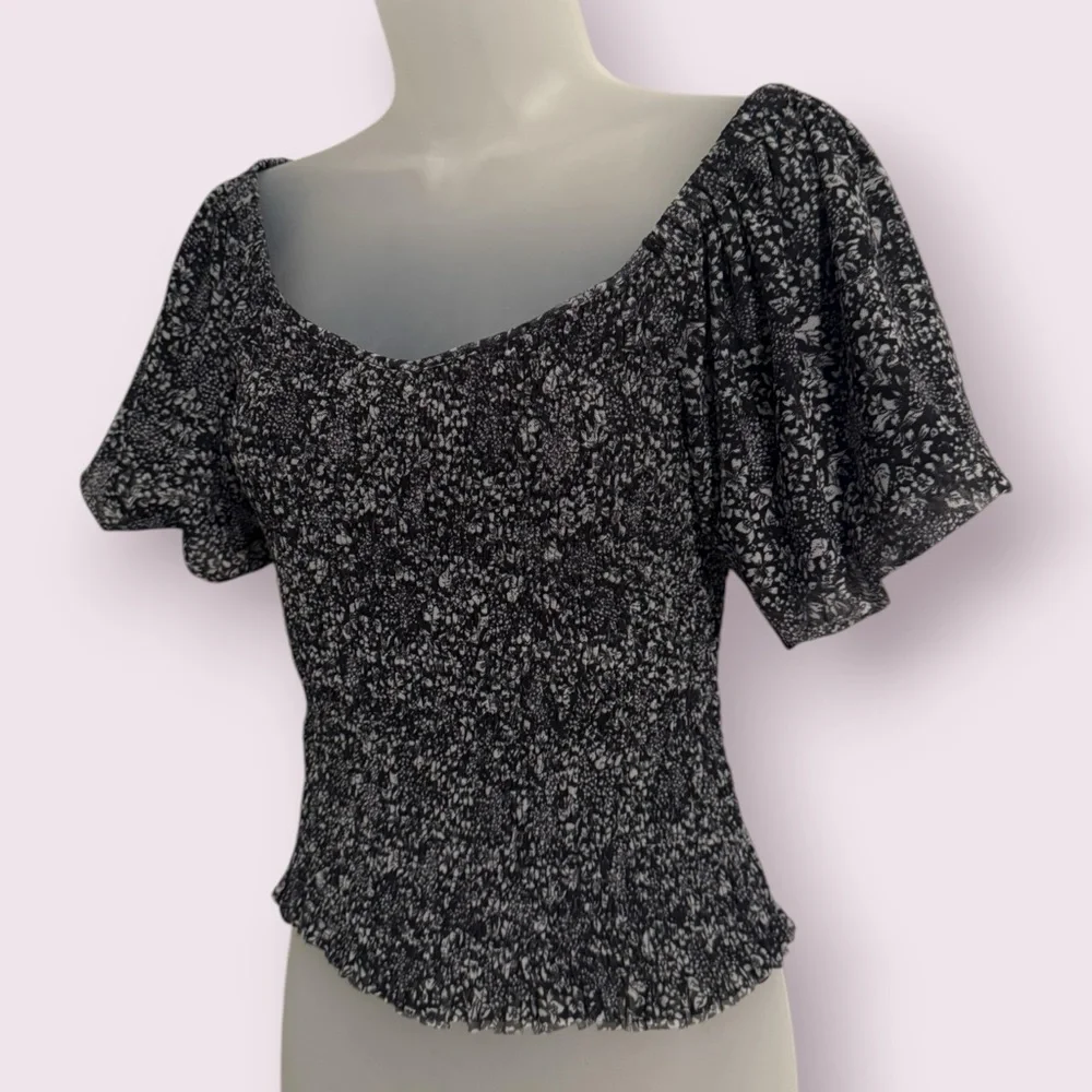 By Anthropologie Smocked Floral Puff Sleeve Top Black Size S - Picture 3 of 7
